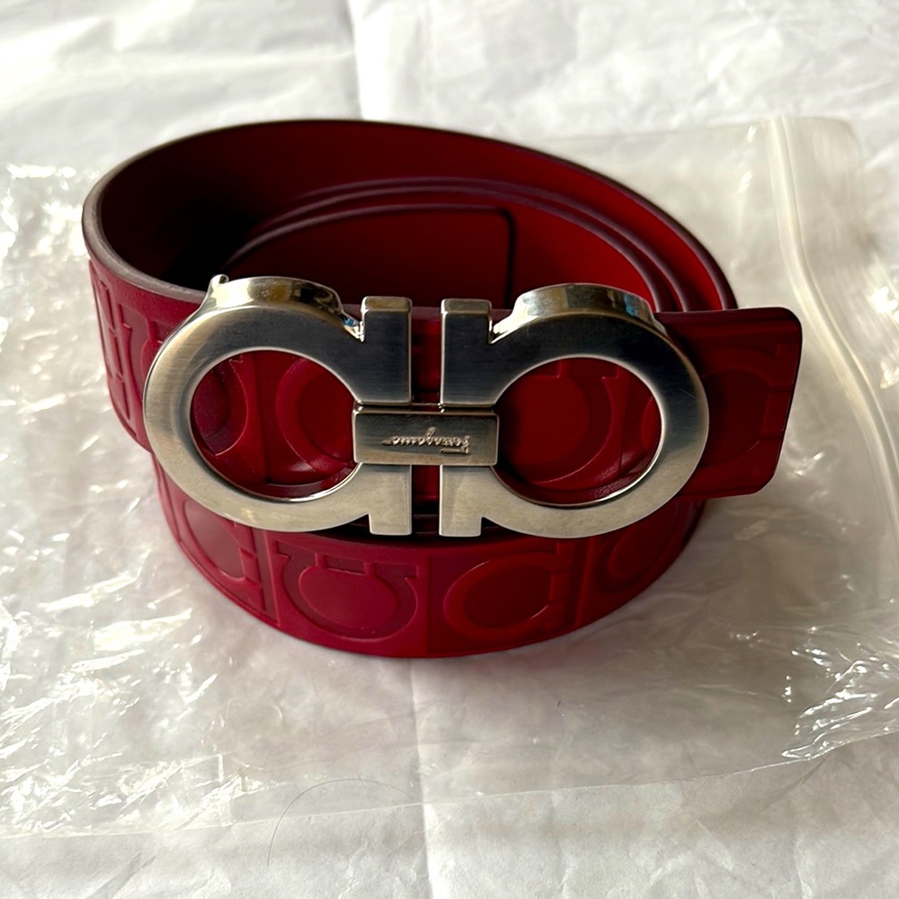 Salvatore Ferragamo Deep Red Italian Leather Belt 42 fit size 34 to 40 like new